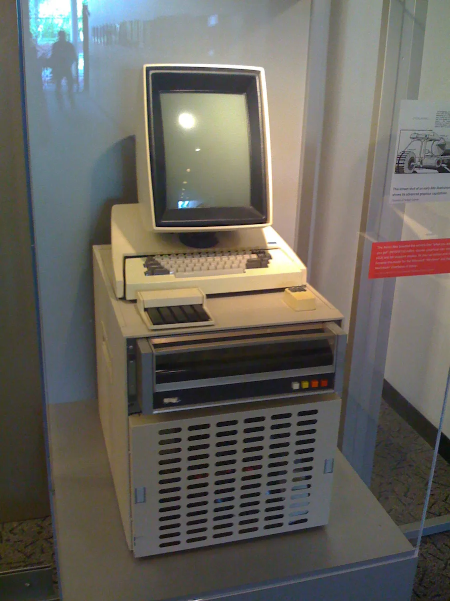 Xerox Alto计算机运行Smalltalk图形界面